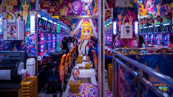 Pachinko là một trò chơi giải trí có đổi thưởng mà người Nhật rất thích và thường chơi để giải trí. Khi chơi trò này, anh em bắn những viên bi để ăn điểm thưởng. Hãy đến Go88 slot trực tuyến để biết thêm thông tin nhé .