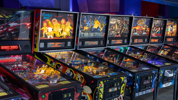 Pinball đây thực chất là tựa game tương đối dễ chơi, dễ hiểu cùng hiệu ứng không quá hiện đại. Dù đã ra mắt từ rất lâu nhưng đồ họa độc đáo, sinh động cùng hiệu ứng trò chơi tuyệt vời của nó vẫn được đánh giá rất cao. Hãy đến Go88 slot trực tuyến để biết thêm thông tin nhé .